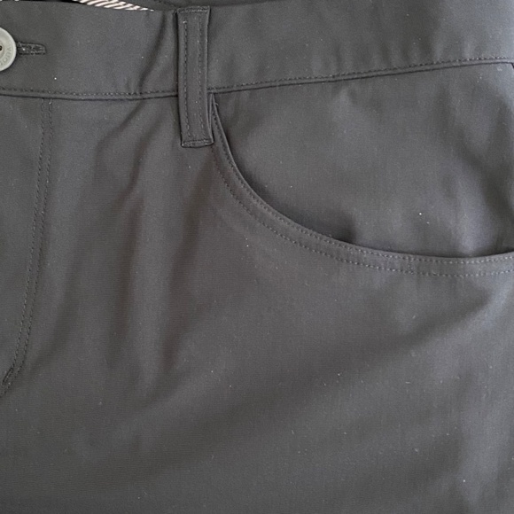 NWOT Vuori Black Meta Pant Classic Fit Size 34x32 - Picture 11 of 12